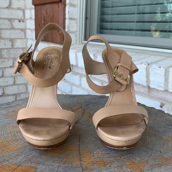 Badgley Mischka Mark and James nude heel SZ 9 - Picture 2 of 7